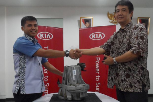 Kia Indonesia Serahkan...