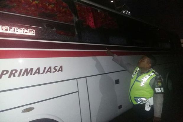 Jelang Subuh, Tawuran...