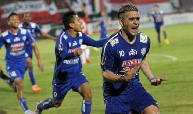 Tumbangkan Mitra Kukar,...