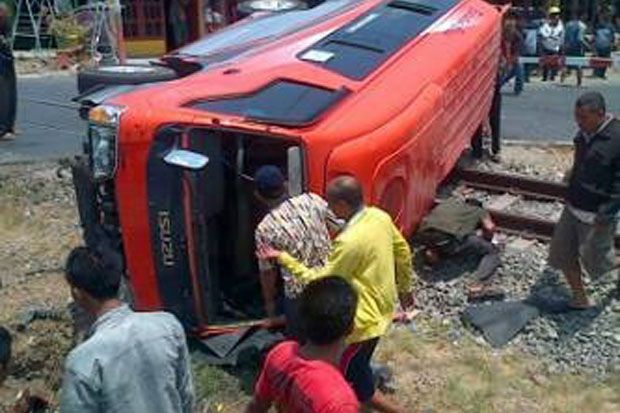 Minibus Rombongan Pengajian...