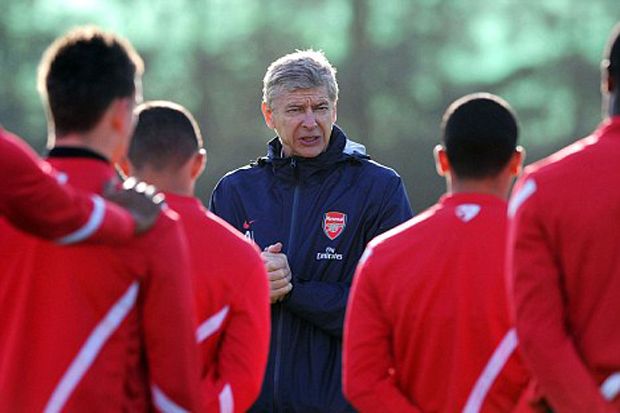 Wenger Sibuk Ngecek...