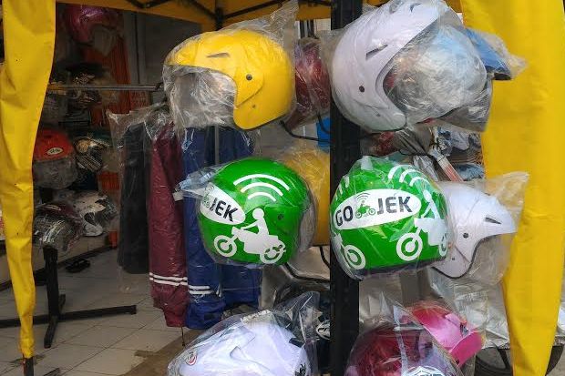 Helm Go-Jek Dijual Bebas...