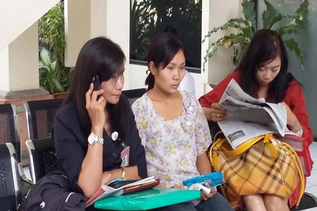 Histeris, Hamidah Lemparkan...