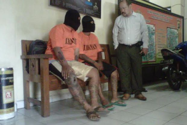 2 Anggota Laskar Pemuda...