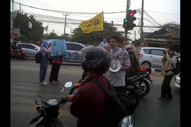 Mahasiswa Mintai Sumbangan...
