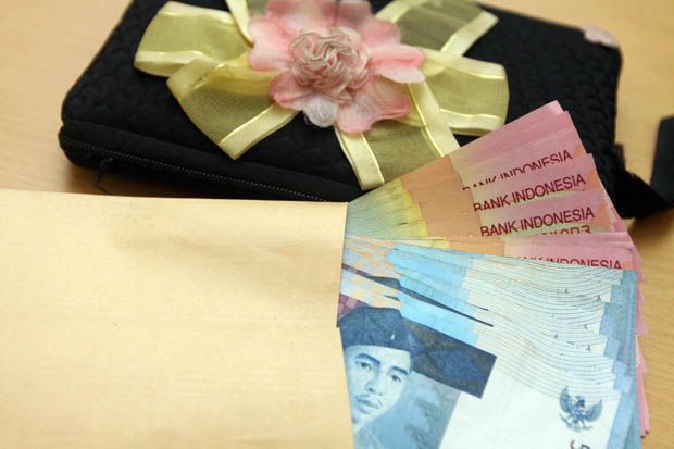 Euro Jeblok, Rupiah...