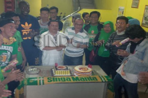 Pesta Ultah Sederhana,...