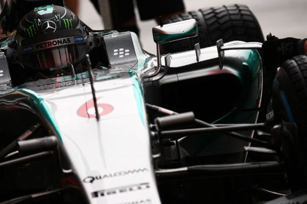 Hamilton Gigit Jari...