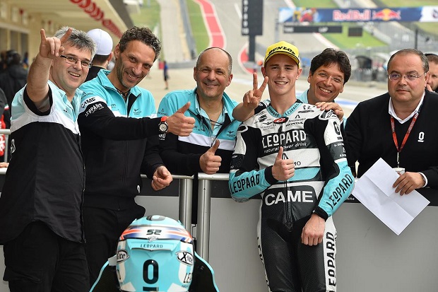 Danny Kent Rayakan Juara...