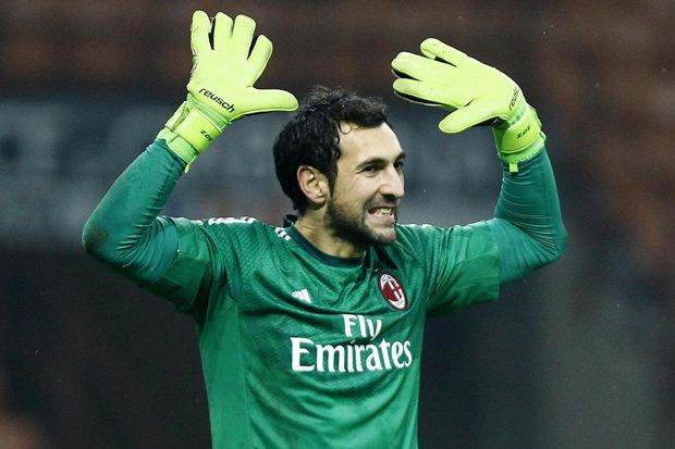 Digusur Kiper 16 Tahun,...