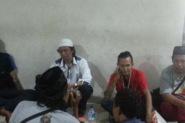 Pendukung Mandra Curi...