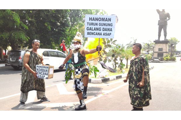 Berpakaian Hanoman,...