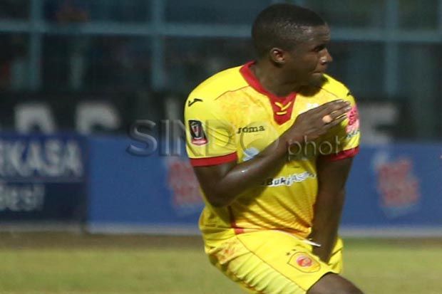 PSM Makassar Bujuk Defender...