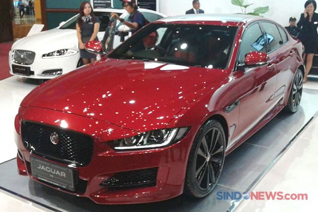Dua Varian Jaguar XE...