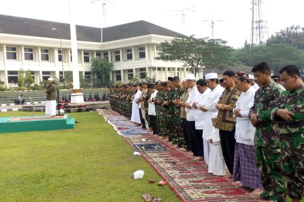 Kodim Depok Gelar Salat...