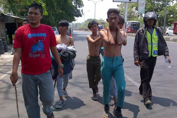 Pelajar di Cirebon Peringati...