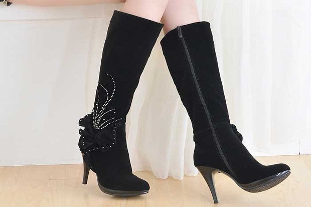 Mau Beli Sepatu Boots?...