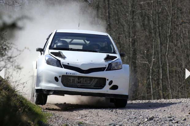 Toyota Kembangkan Yaris...