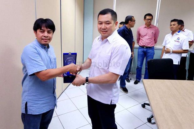 Hary Tanoesoedibjo Kunjungi...