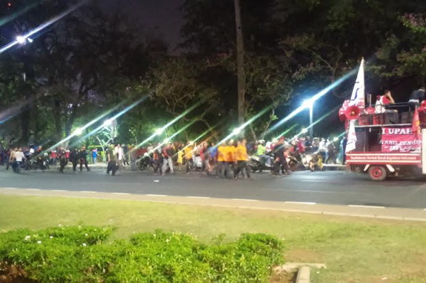 Buruh Mulai Tinggalkan...