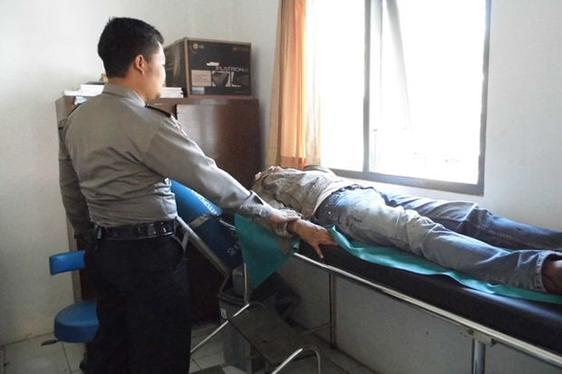 Gelapkan Uang, Pemuda...
