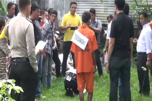 Warga Mencaci Maki Pembunuh...