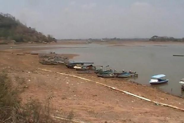 Ratusan Nelayan Waduk...