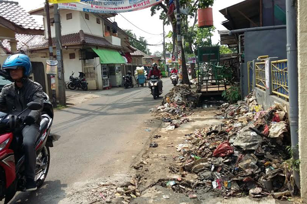 Tumpukan Sampah di Jalan...
