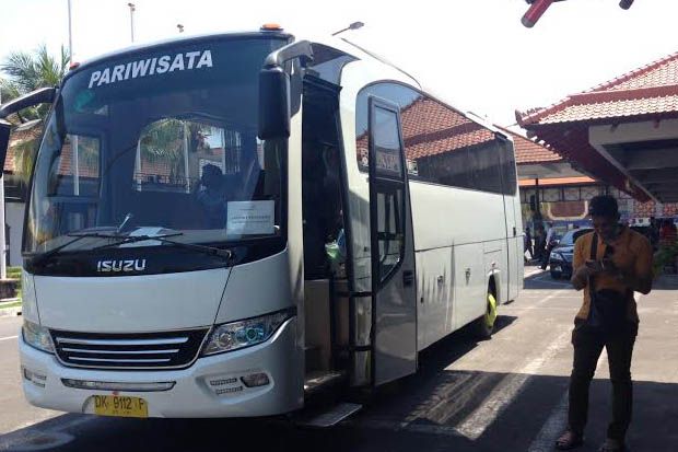 Wisatawan Asing Manfaatkan...