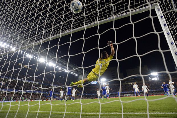 Tendangan Bebas Willian...