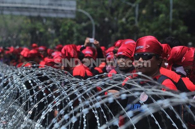 Prabowo Desak Ahok Cabut...