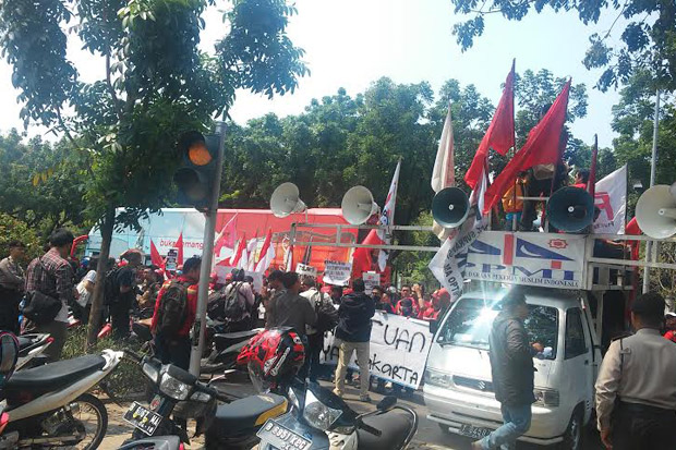 Massa PRJ Sebut Ahok...