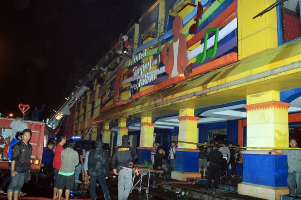 Terbakarnya Inul Vizta...