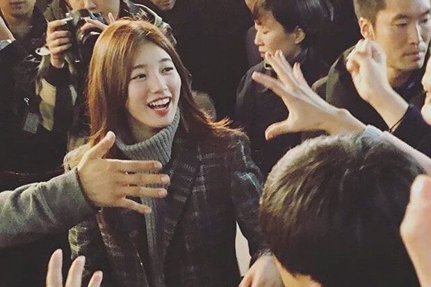 Suzy Bae Berikan Pelukan...