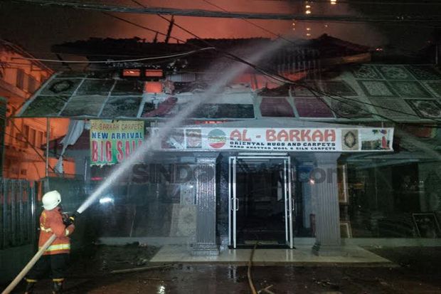 Toko Karpet Terbakar,...