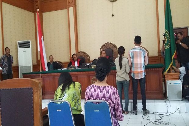 Jaksa Hadirkan Empat...