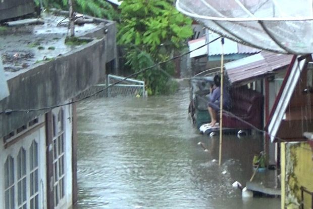 Diguyur Hujan, Ratusan...