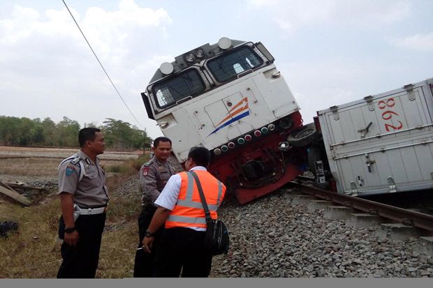Hantam Mobil, Kereta...