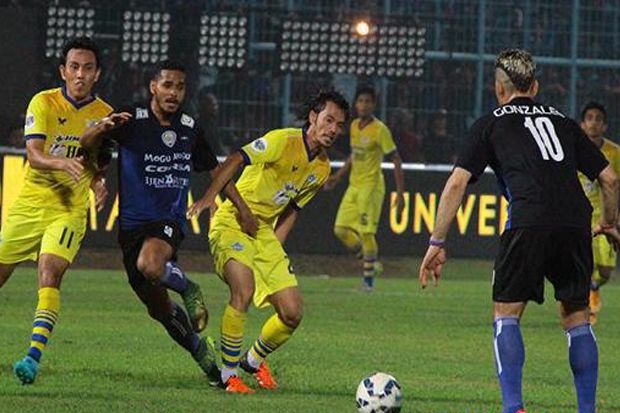 Persegres Kalah Telak,...
