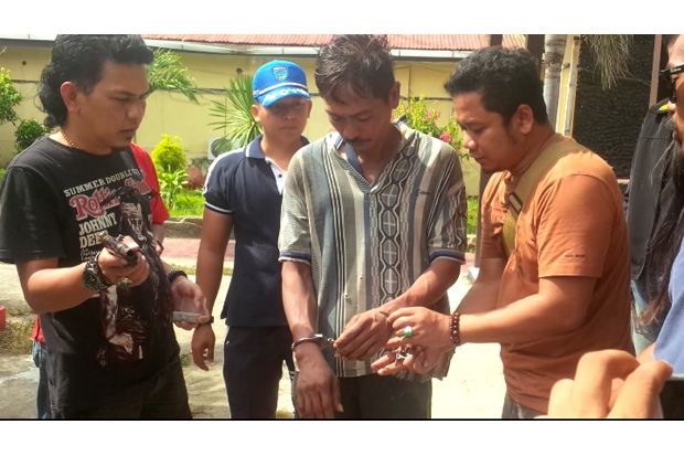 Buat Pistol Revolver...