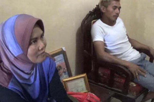 Berambut Putih, Anggota...