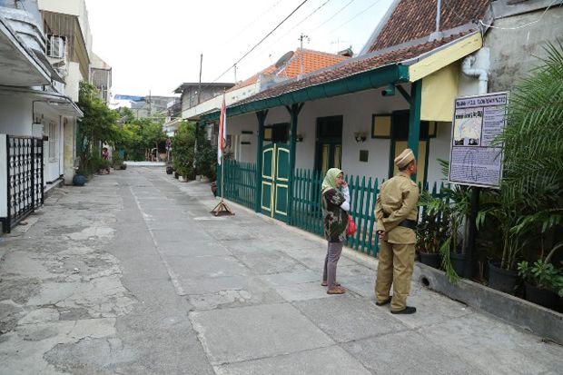 Jejak Soekarno, Alimin,...