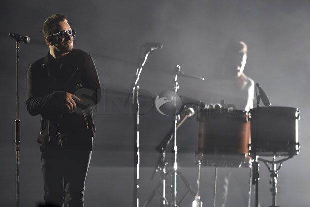 Teror Paris, U2 Batalkan...