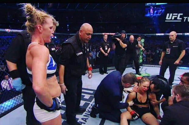 Rousey Kalah, Fans Mayweather...