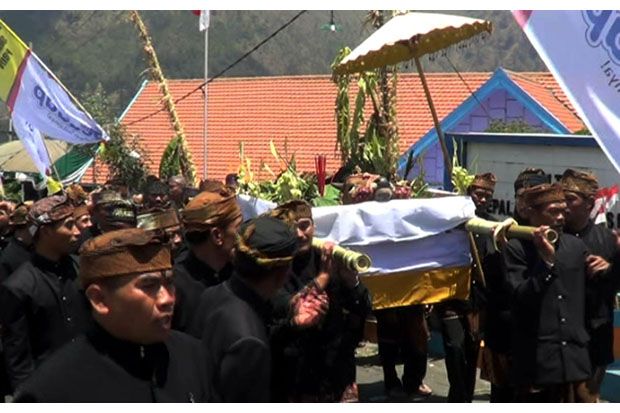 Aktivitas Bromo Meningkat,...