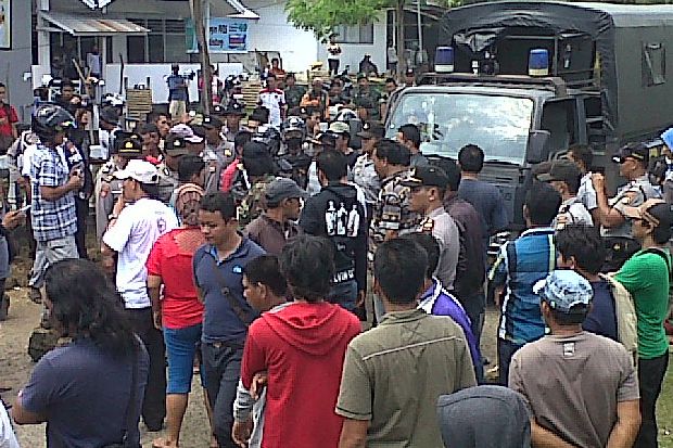 Tolak Eksekusi Lahan,...