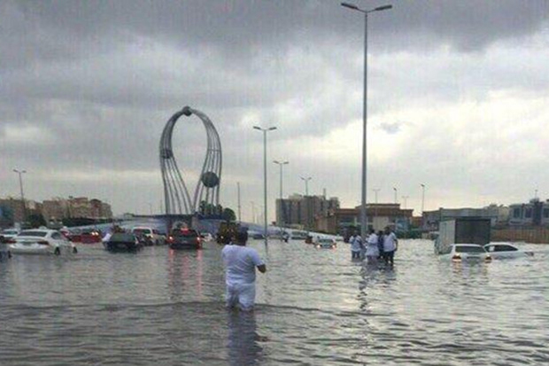Banjir Bandang Landa...