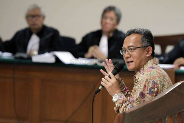 Ketua PTUN Medan Dituntut...
