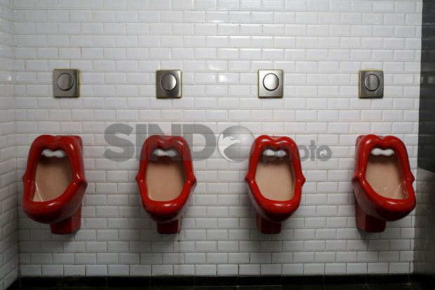Antrean Toilet di India...