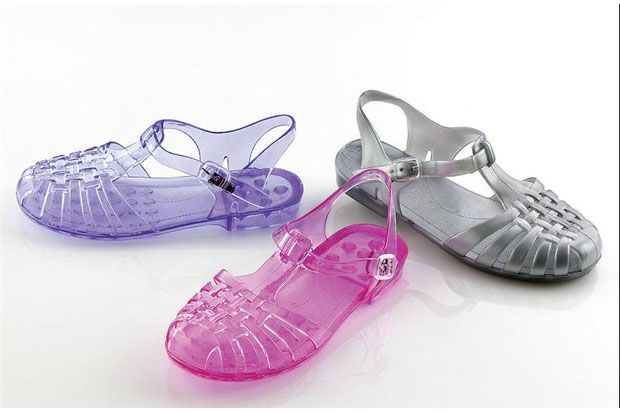 4 Sepatu Wanita yang...